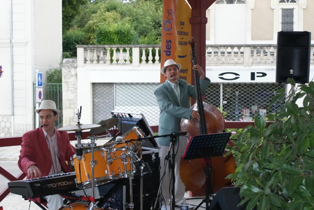 Logis Hotel Saint-Roch Pleumartin 외부 사진