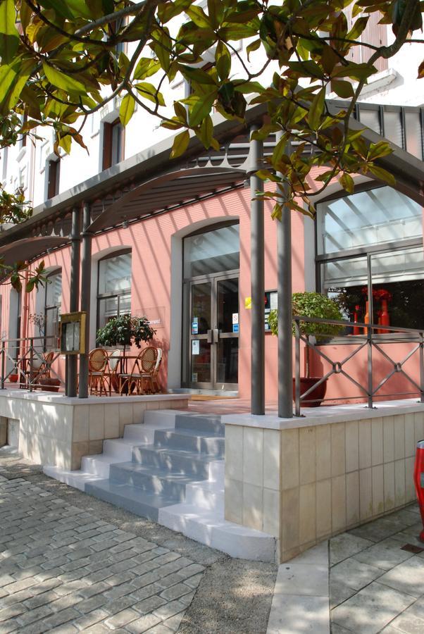 Logis Hotel Saint-Roch Pleumartin 외부 사진