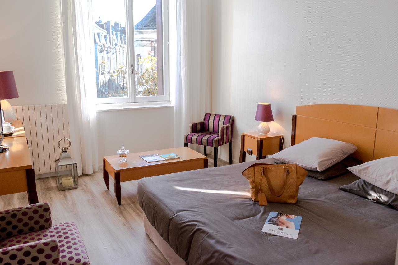 Logis Hotel Saint-Roch Pleumartin 외부 사진